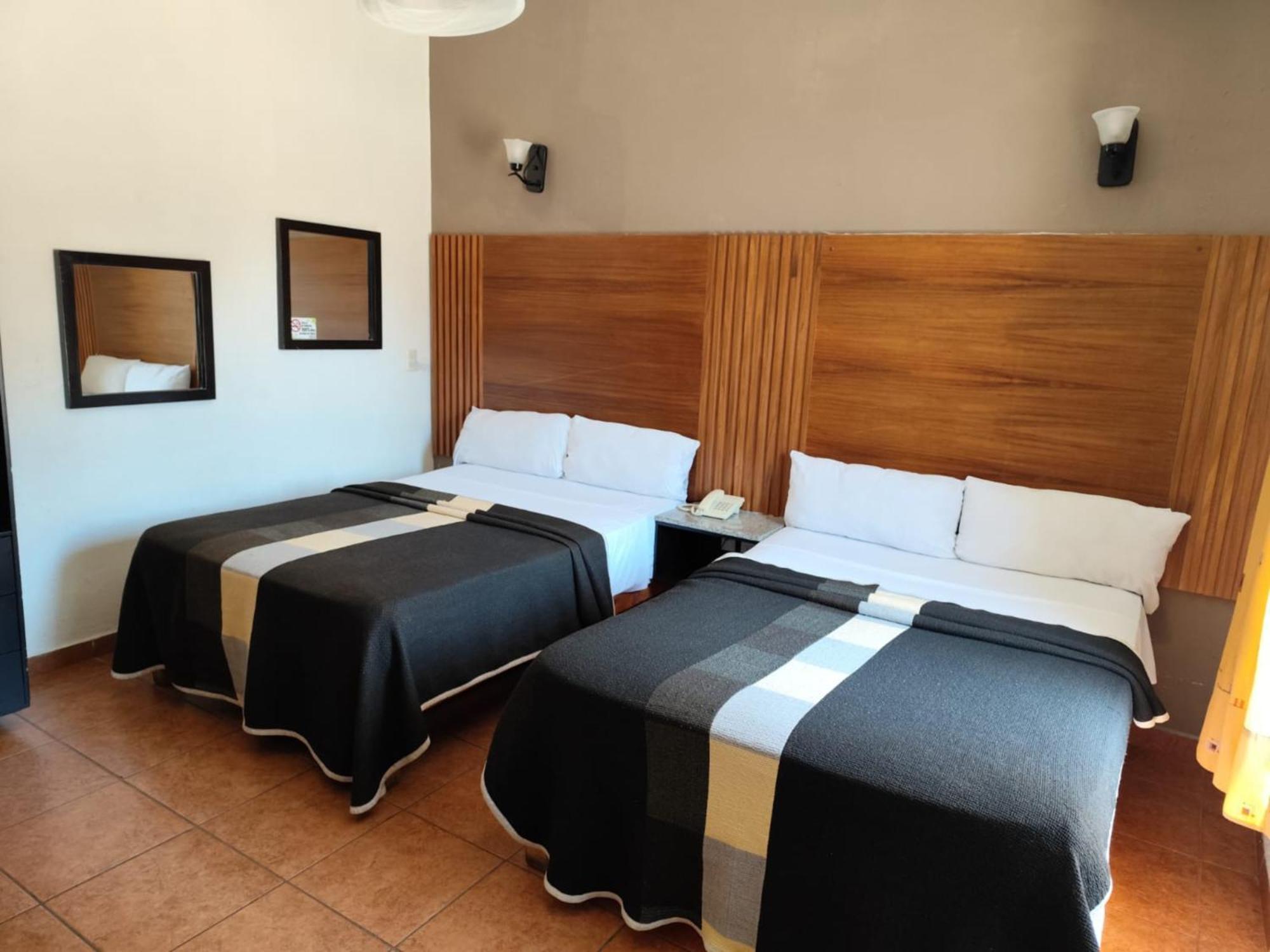 Hotel Aquiles Guadalajara Room photo